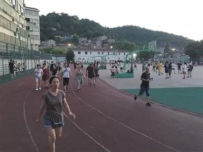 9所符合條件的城區(qū)學(xué)校的體育場(chǎng)地全部向社會(huì)開放